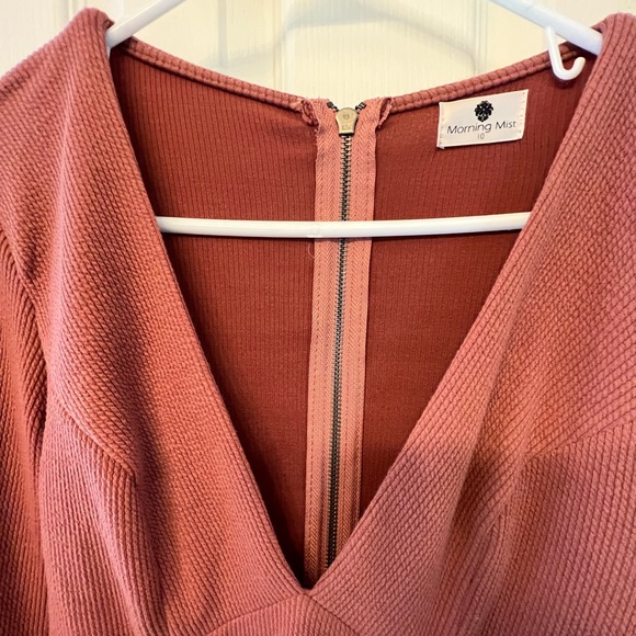 Morning Mist size 10 mauve minidress. Deep v neck. - Picture 4 of 6